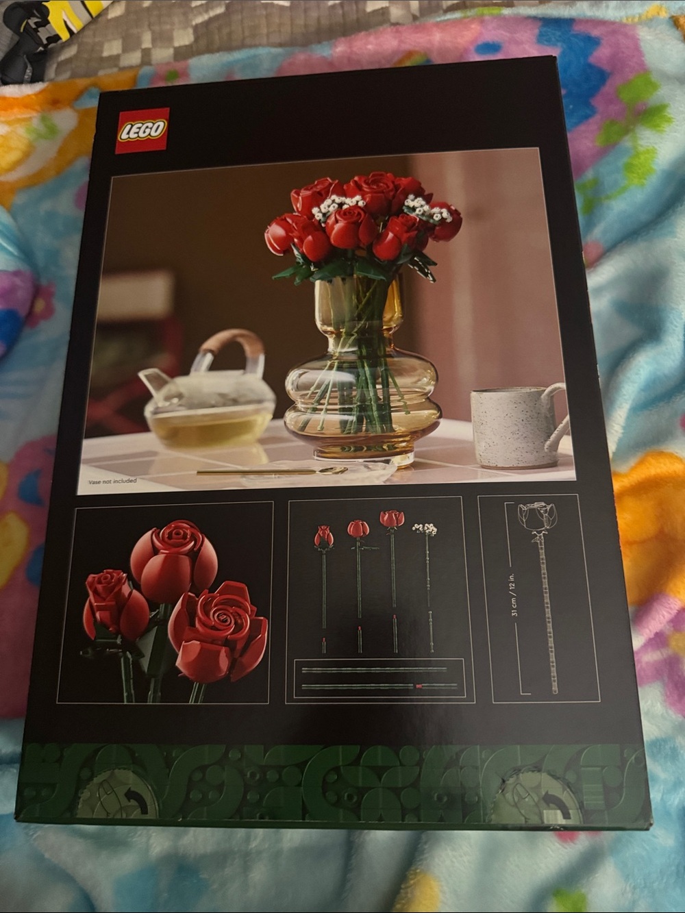 LEGO Red Roses Bouquet with White Accents - Picture 2 of 2
